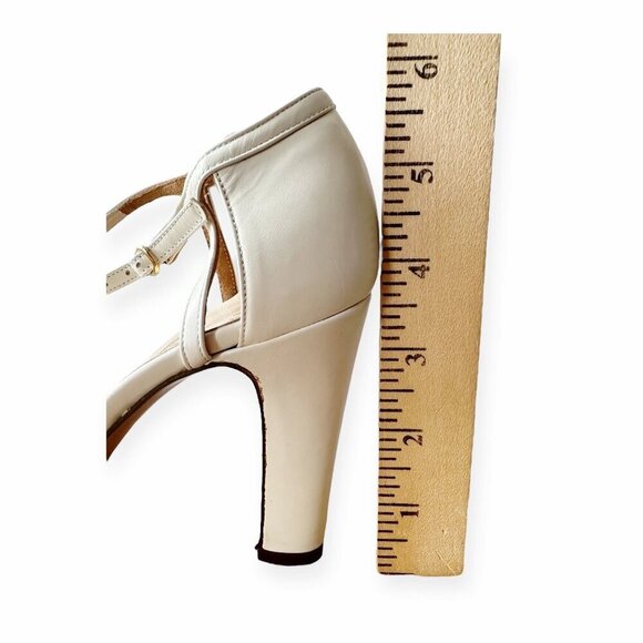 Vintage Roger Vivier White Leather Ankle Strap Heels – Made in Italy, 1960s–70s - Picture 14 of 16